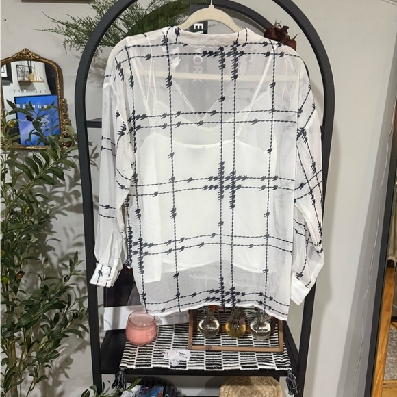 Halogen Black and White Checkered Blouse see threw top with a tank top size xs - Picture 7 of 10